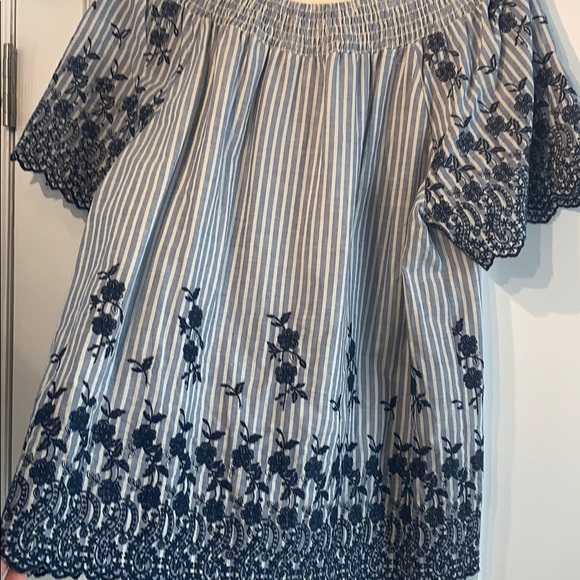 New Embroidered Blouse - Picture 6 of 6